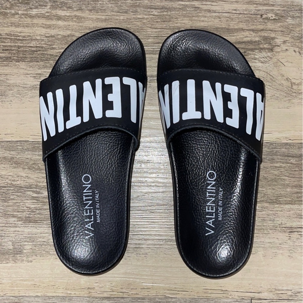 ❗️SALE❗️VALENTINO Black & White Logo Slides - Picture 3 of 9